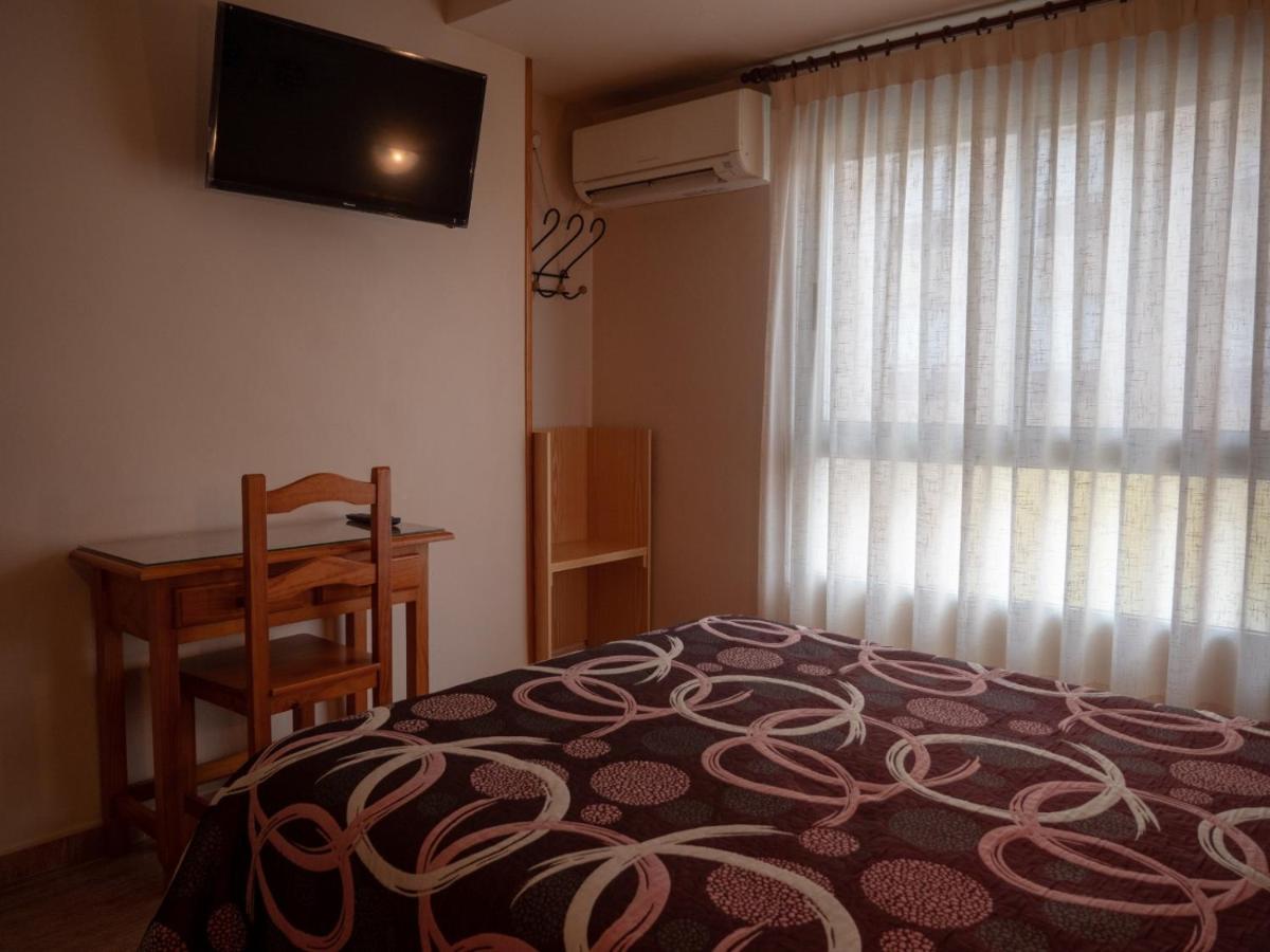 טוריינו Hostal Dura מראה חיצוני תמונה